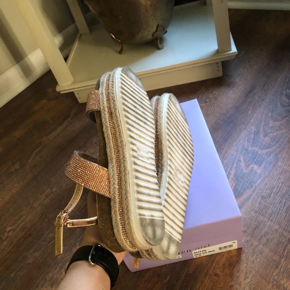 Shoes - Picture 6 of 6